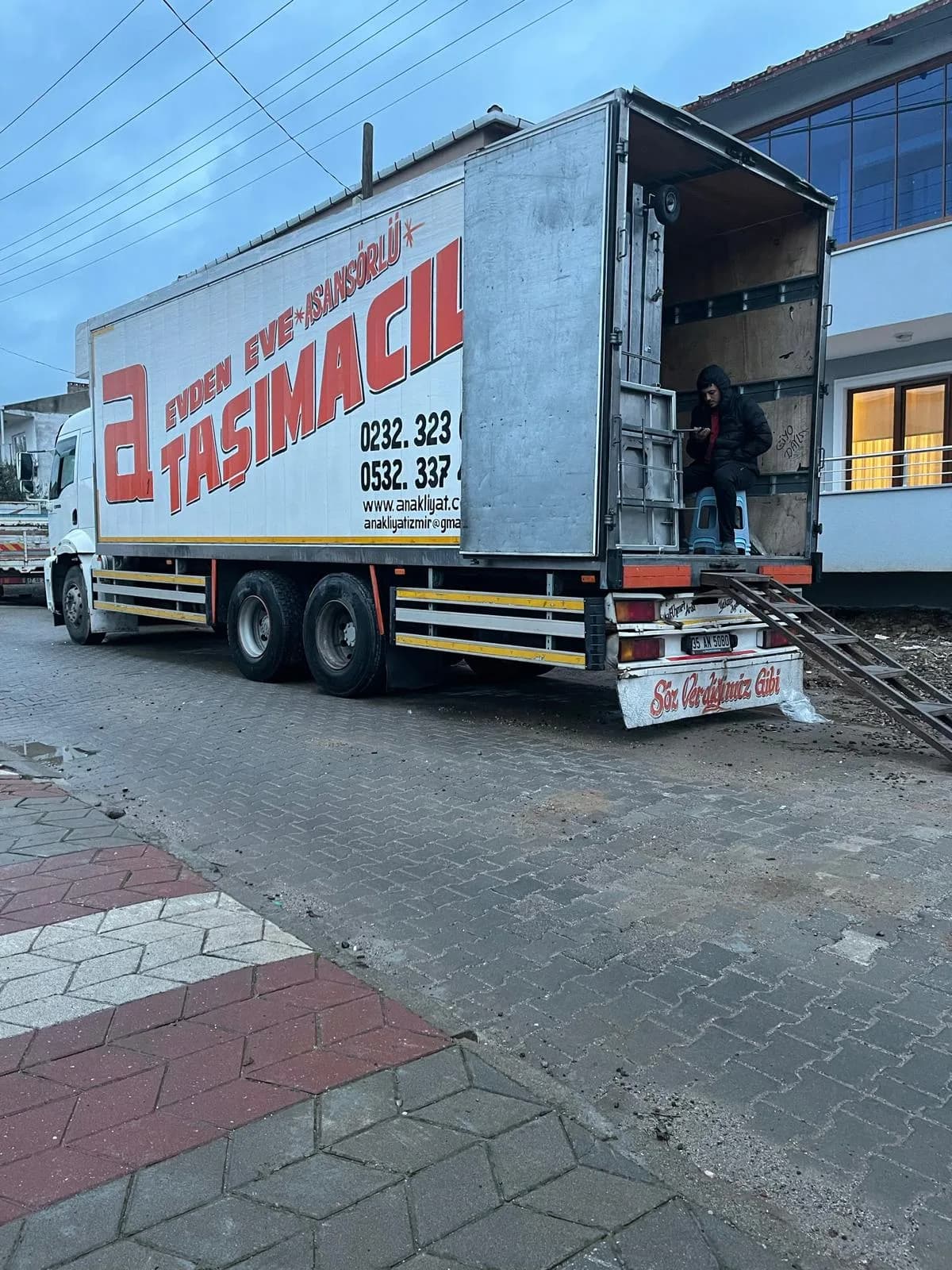 İzmir Şehirler Arası Nakliyatta Zamanında Teslimat